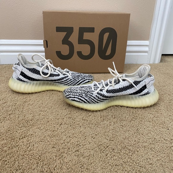 YEEZY BOOST 350 V2 WHITE CORE BLACK RED - Picture 7 of 10